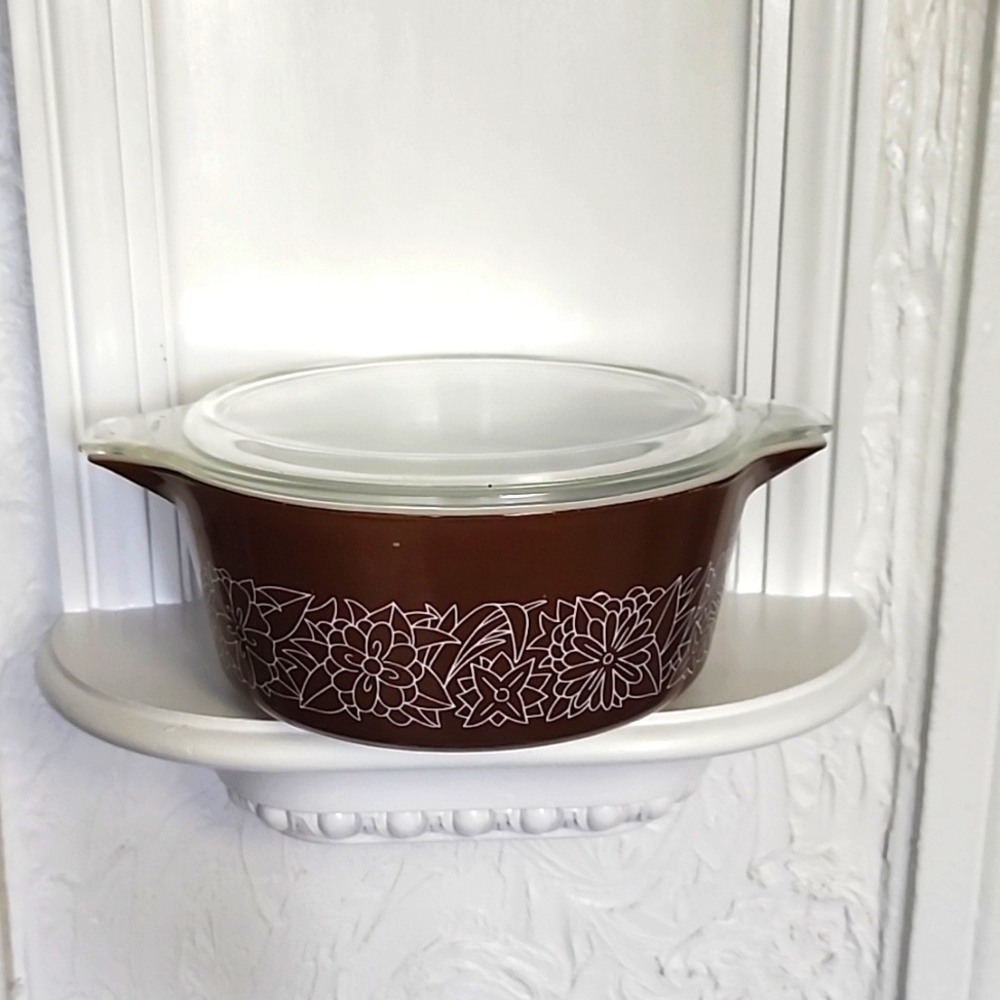 Vtg. Pyrex Casserole Dish w/Lid, #471-B, Brown, Floral Pattern, 7.75" W w/Handle